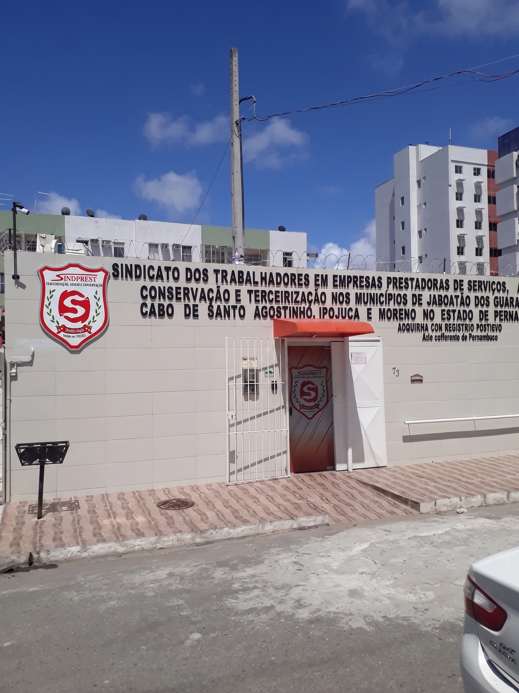 Trabalhadores de asseio e conservação representados pelo SINDPREST